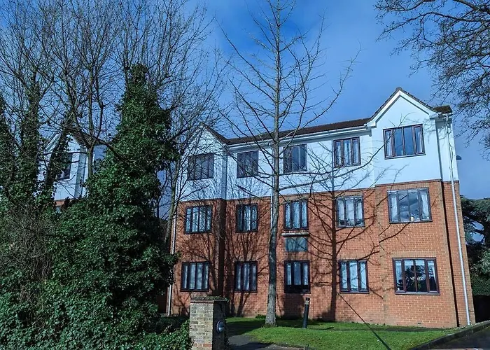 Stylish, Peaceful 2-Bed Flat With Free Parking