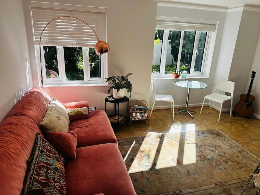Stylish, Peaceful 2-bed Flat With Free Parking Apartment