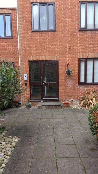 Stylish, Peaceful 2-bed Flat With Free Parking Apartment