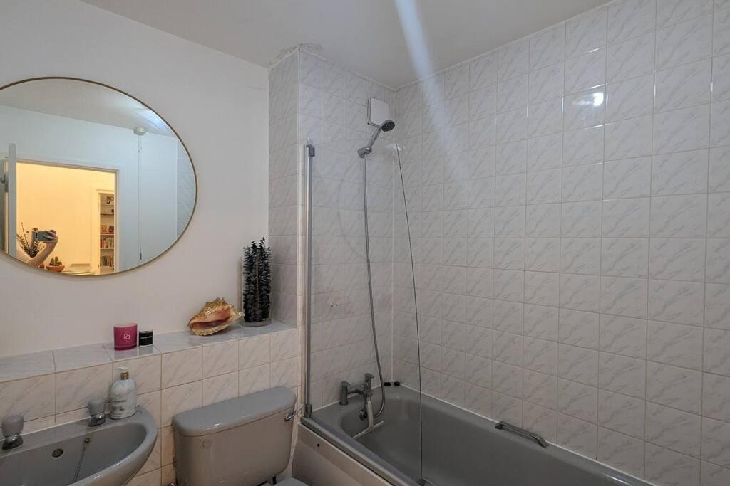 Apartment Stylish, Peaceful 2-bed Flat With Free Parking