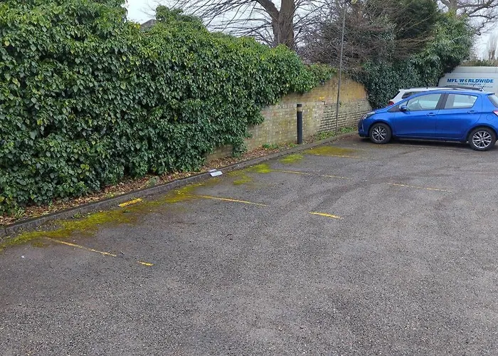 Stylish, Peaceful 2-Bed Flat With Free Parking